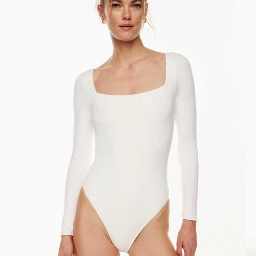 Aritzia babaton squareneck long sleeve bodysuit